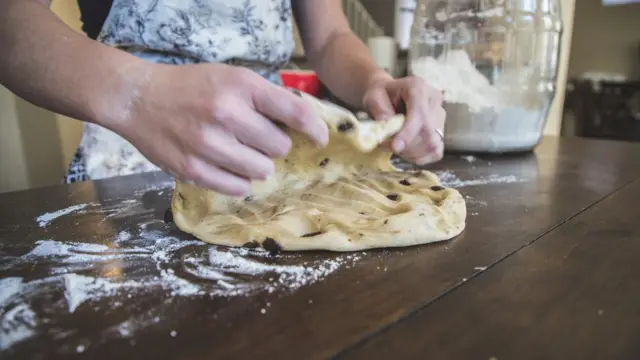 Изготовление крестовых булочек