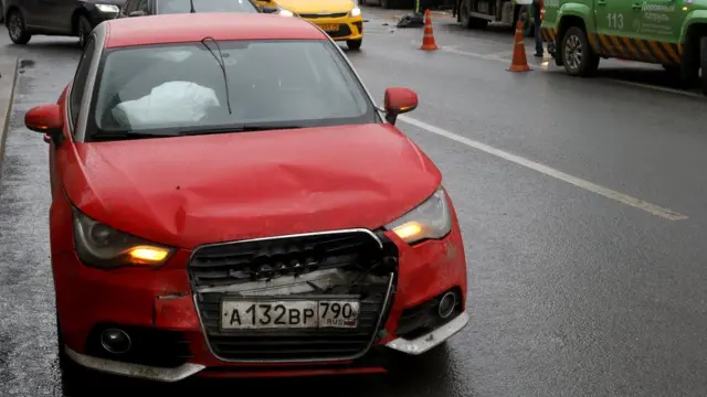 красная машина