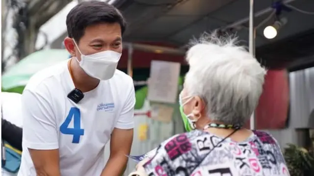 หญิงที่สุชัชวีร์เรียกว่า "คุณแม่" โดยให้เหตุผลว่ารุ่นเดียวกับมารดาของเขา