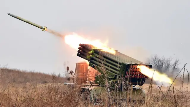 Обидві сторони конфлікту на Донбасі продовжують звинувачувати одна одну в обстрілах населених пунктів на півдні Донецької області