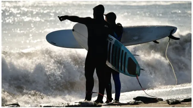 Халактырский пляж очень популярен среди камчатских серферов
