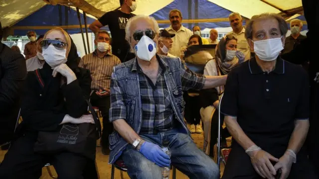 مراسم خاکسپاری محمد علی کشاورز