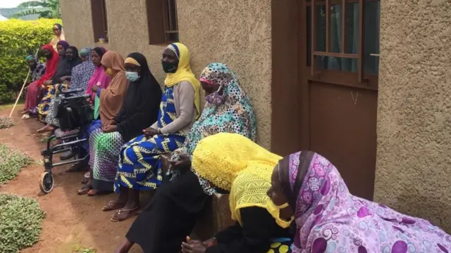 Aho bateraniye, baraganira bagasenga bavuga Mujawada bizeye ko ibihe biri imbere ko ari byiza