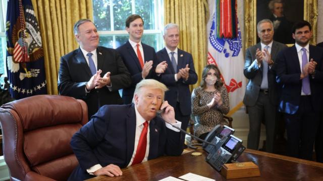 特朗普与团队成员在白宫