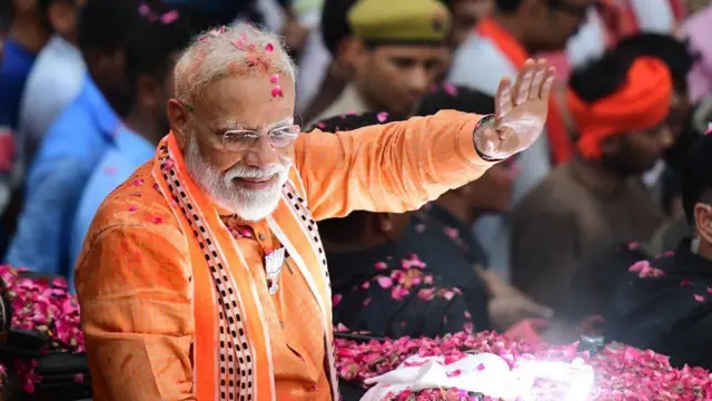 વારાણસીમાં પ્રચાર કરતાં નરેન્દ્ર મોદીની ફાઇલ તસવીર