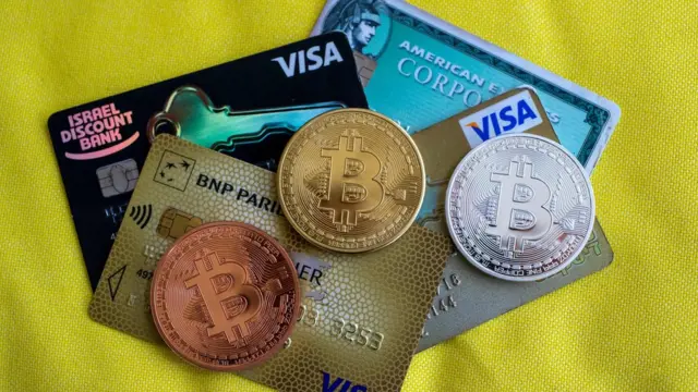 Bitcoins sobre tarjetas de crédito