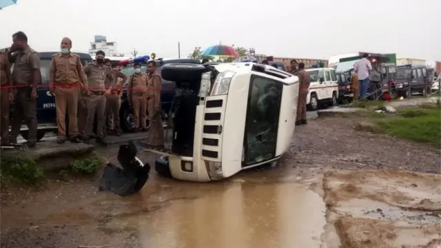 ဒူဘေးကို ဖမ်းလာစဥ် ကားတိမ်းမှောက်ခဲ့