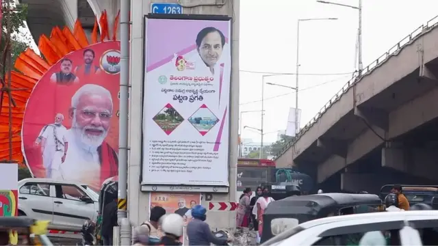 પોસ્ટરની સ્પર્ધામાં વડા પ્રધાન મોદી અને કેન્દ્ર સરકાર પર હુમલો પણ કર્યો છે.