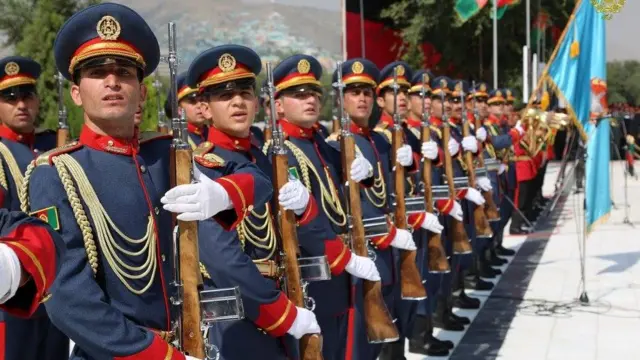 د پخواني ولسمشر حامد رکزي د واکمنۍ پرمهال، دولت هر کال کابل کې د ازادۍ ورځې په پار کابل کې ځانګړي پوځي مراسم جوړول