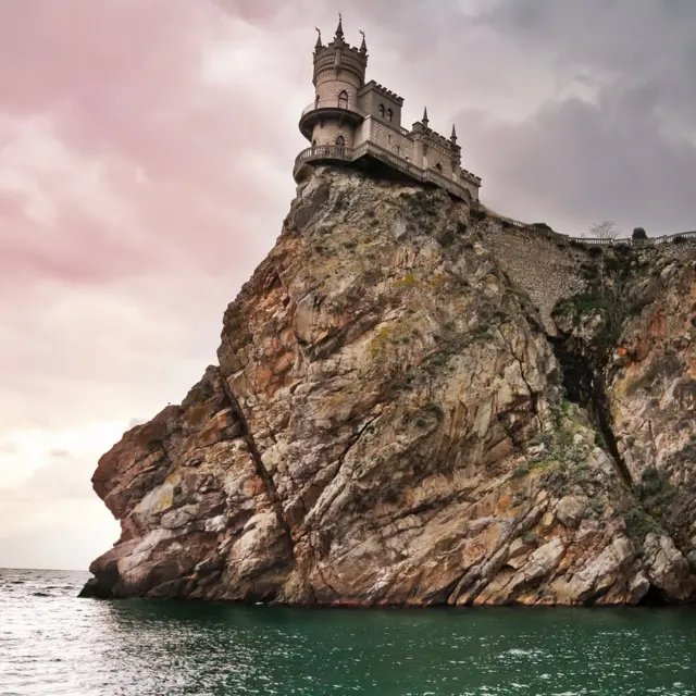 Nido de Golondrinas, castillo construido en Crimea entre 1911 y 1912 por el ruso Leonid Sherwood.