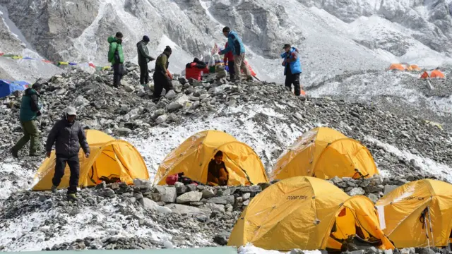 বেস ক্যাম্প