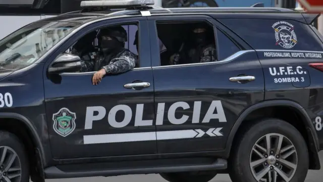 policía