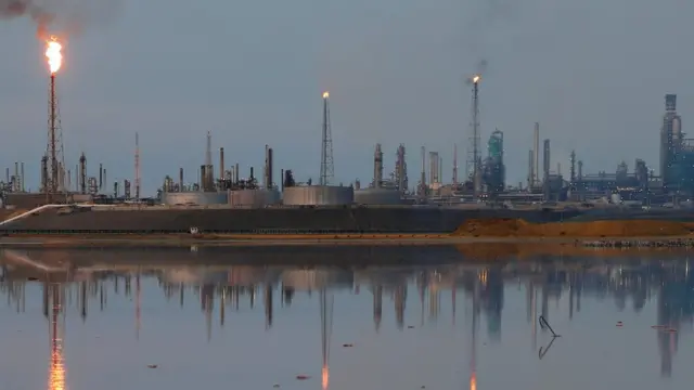 1980'li yıllarda petrol endüstrisinin dışa açılımı hedeflendi.