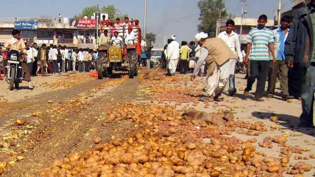 વિરોધ કરતા ખેડૂતો