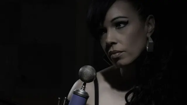 पाइक-इलियट कहती हैं कि उनके इंडस्ट्री में गले लगाना बेहद आम बात है