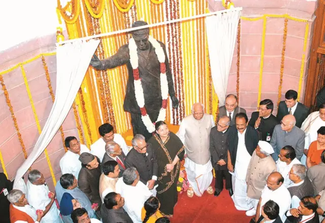 நாடாளுமன்றத்தில்