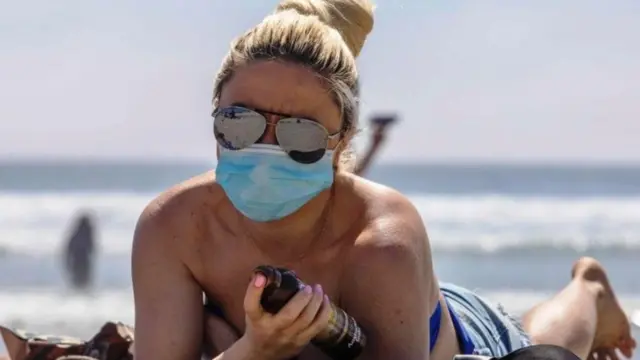 সমুদ্র সৈকতে মাস্ক পরে রৌদ্রস্নান হয়তো স্বাভাবিক দৃশ্য হয়ে যাবে