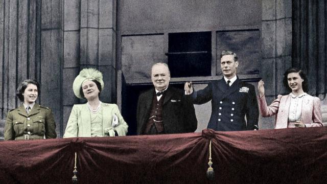 Черчилль та королівська родина