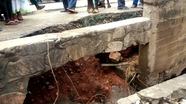 Inyubako zimwe zirashaje ku buryo imvura iguye ari nyinshi vyunyuka