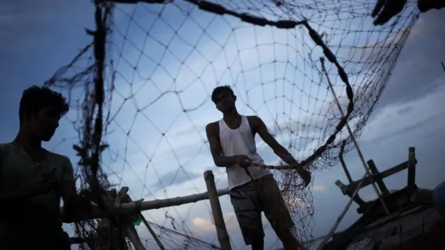 भारत-बांग्लादेश सीमा पर मछली पकड़ना कई बार दोनों देशों के बीच विवाद का कारण बन जाता है