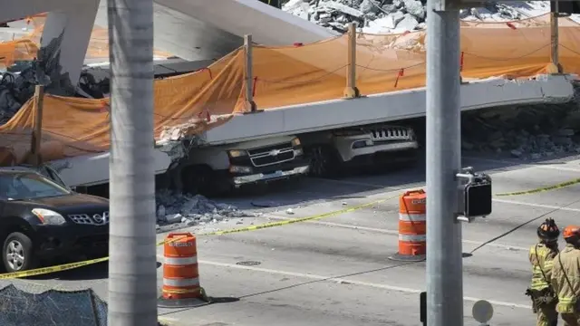 جسر المشاة المنهار في فلوريدا