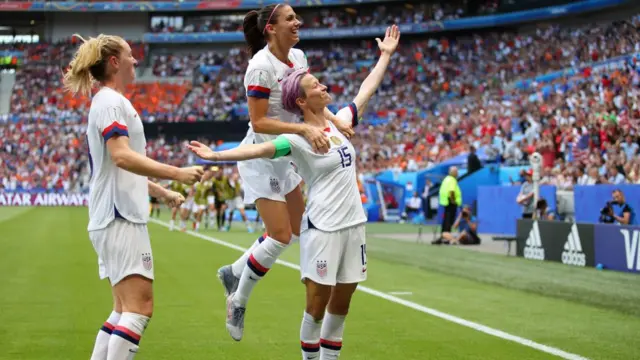 ABD, Fransa'da düzenlenen Dünya Kupası'nda finalde Hollanda'yı 2-0 ile geçerek şampiyon old