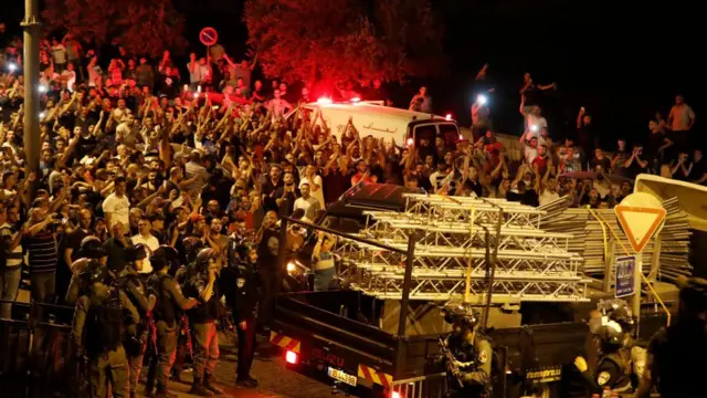 Metal dedektörler kalkıyor