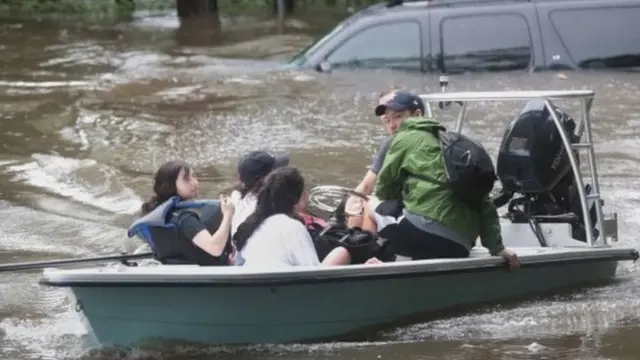 பேரழிவை உண்டாக்கிய ஹார்வி புயல்