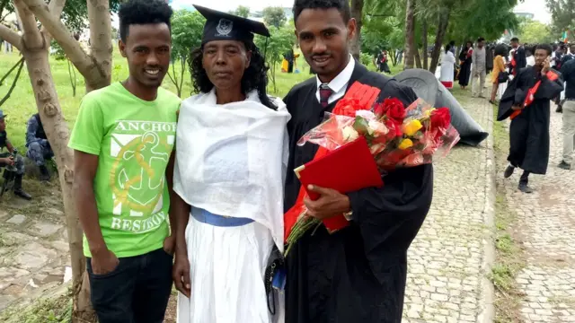 Guutuu Addunyaa guyyaa eebba isaa harmee isaa waliin