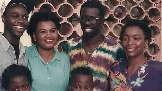 Pa Kasunu pelu awọn oṣere mii