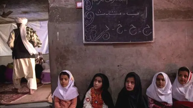 માનવ અધિકાર માટે કામ કરતી મહિલાઓની હત્યાના અહેવાલો મીડિયામાં આવ્યા છે, તેને મુત્તકીએ નકારી કાઢ્યા હતા અને મીડિયા ઉપર ખોટું રિપોર્ટિંગ કરવાના આરોપ મૂક્યા હતા.