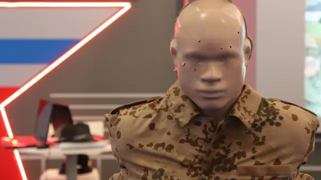 Манекен на выставке "Армия-2015"