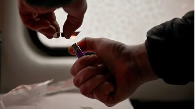 হেরোইন এ্যাসিস্টেড থেরাপি বা এইচ এ টি-র অধীনে আসক্তদের প্রেসক্রিপশনের অধীনে বিশুদ্ধ হেরোইন দেয়া হতো