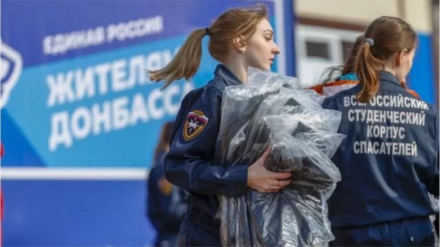 Các đội tình nguyện tổ chức viện trợ nhân đạo cho dân thường sơ tán khỏi vùng Donbass trong bối cảnh căng thẳng gia tăng khi Nga công nhận các khu vực ly khai Luhansk và Donetsk của Ukraine là các quốc gia độc lập vào ngày 22/2