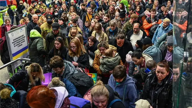 Лише у перші три тижні війни західний кордон України перетнули понад 3 мільйони українців