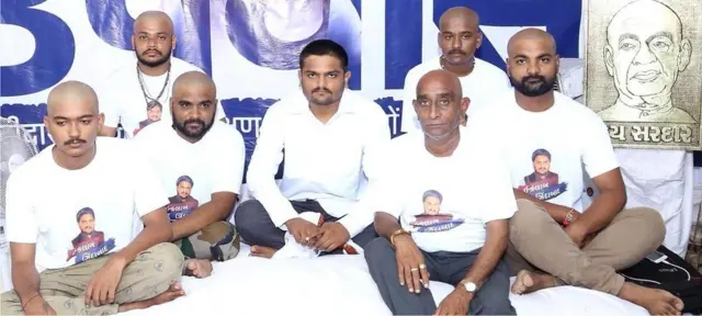 હાર્દિક પટેલ તેમના સાથીઓ સાથે