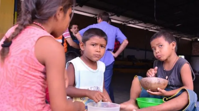 Crianças venezuelanas