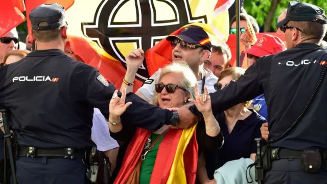 Katalonya referandumuna karşı çıkan aşırı sağcıların Mayıs ayındaki protesto gösterisinden bir kare