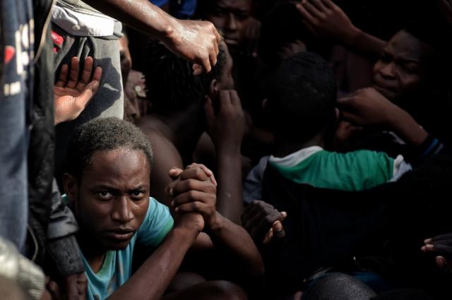 Imigrante é resgatado do Mediterrâneo