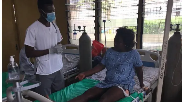 Victim of di blast dey collect treatment