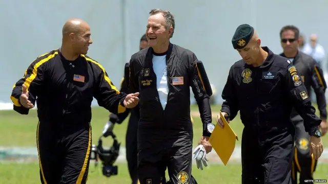 Garoonkan wuxuu ku yaalla magaalada Houston ee gob. Texas