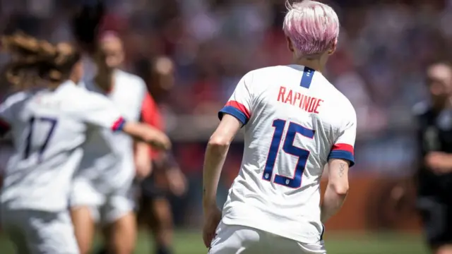 மன்னிப்பு கேட்க மறுக்கும் பெண்கள்