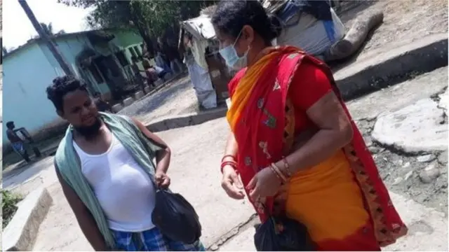 શાકભાજી વહેચી રહેલા છાયારાની