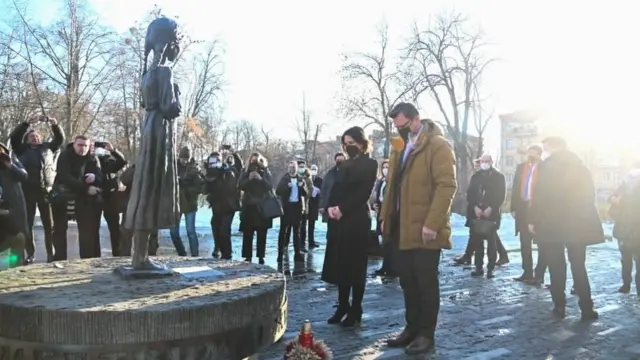 Анналена Бербок і Дмитро Кулеба вшанували жертв Голодоморів в Україні