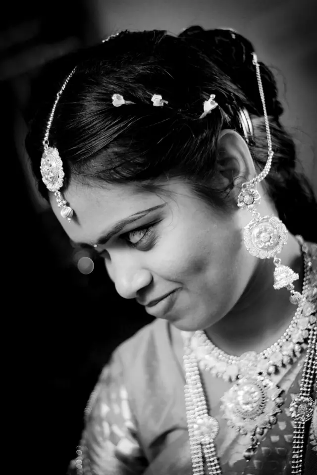 மணமகளின் மகிழ்ச்சியும் வெட்கமும் - ஃபிராங்க்ளின் பால் ஜூனோ