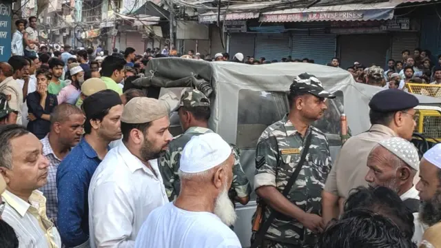 इलाके में तनाव