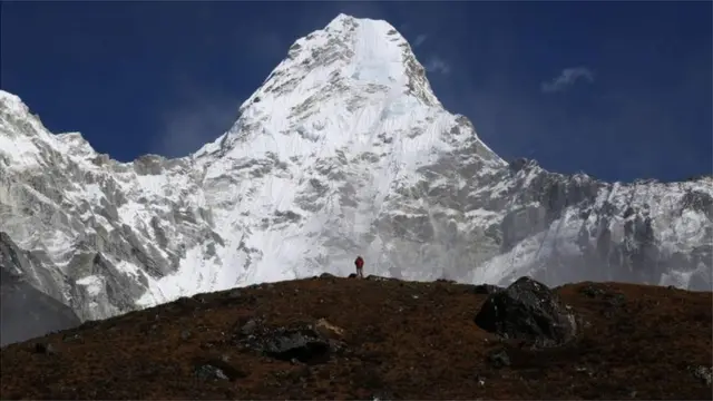 वसन्तमा भन्दा शरद् याममा हिमाल चढ्ने अनुमति लिँदा तिर्नुपर्ने दस्तुर कम हुन्छ