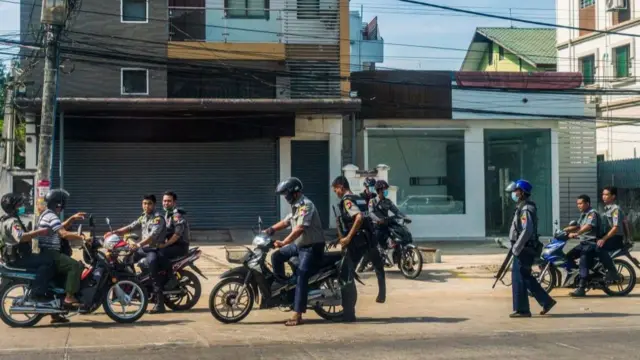 ရန်ကုန်မှာ ဆန္ဒပြသူတွေကို ဖမ်းဆီးဖို့ရဲကလိုက်လံရှာဖွေနေစဉ်