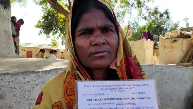 शिवपुरी, आदिवासी, राशन कार्ड गिरवी