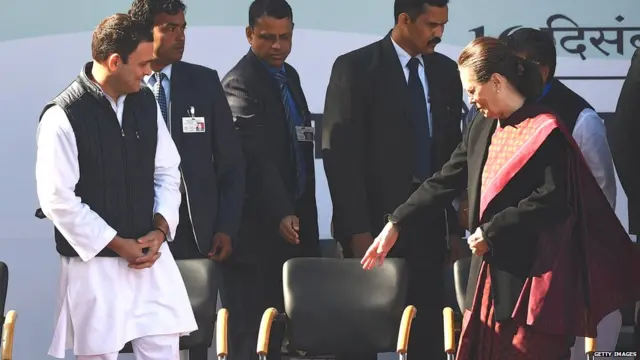 રાહુલ ગાંધી તથા તેમના માતા સોનિયા ગાંધીની તસવીર